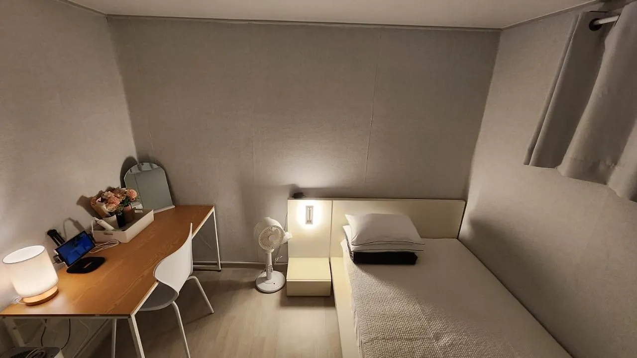 Middle Option Two-Room, Exclusive Use, Public Transportation 4 Minutes Away Seoul Villa