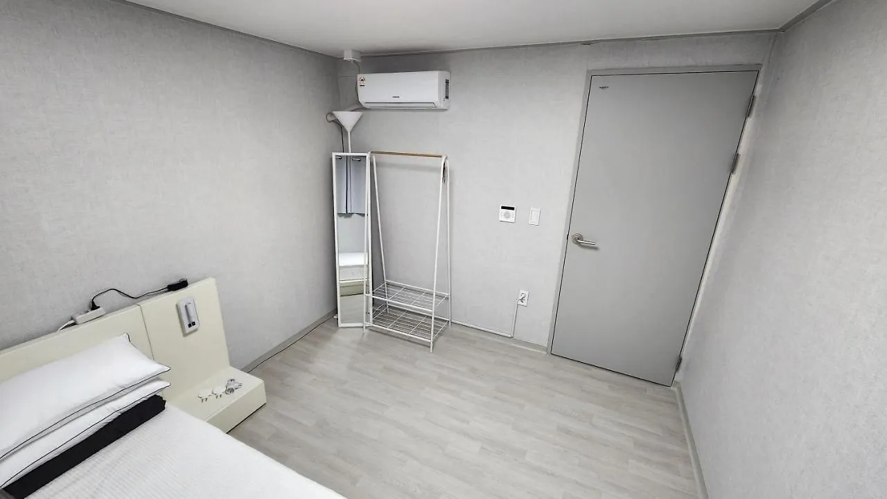 Middle Option Two-Room, Exclusive Use, Public Transportation 4 Minutes Away Seoul