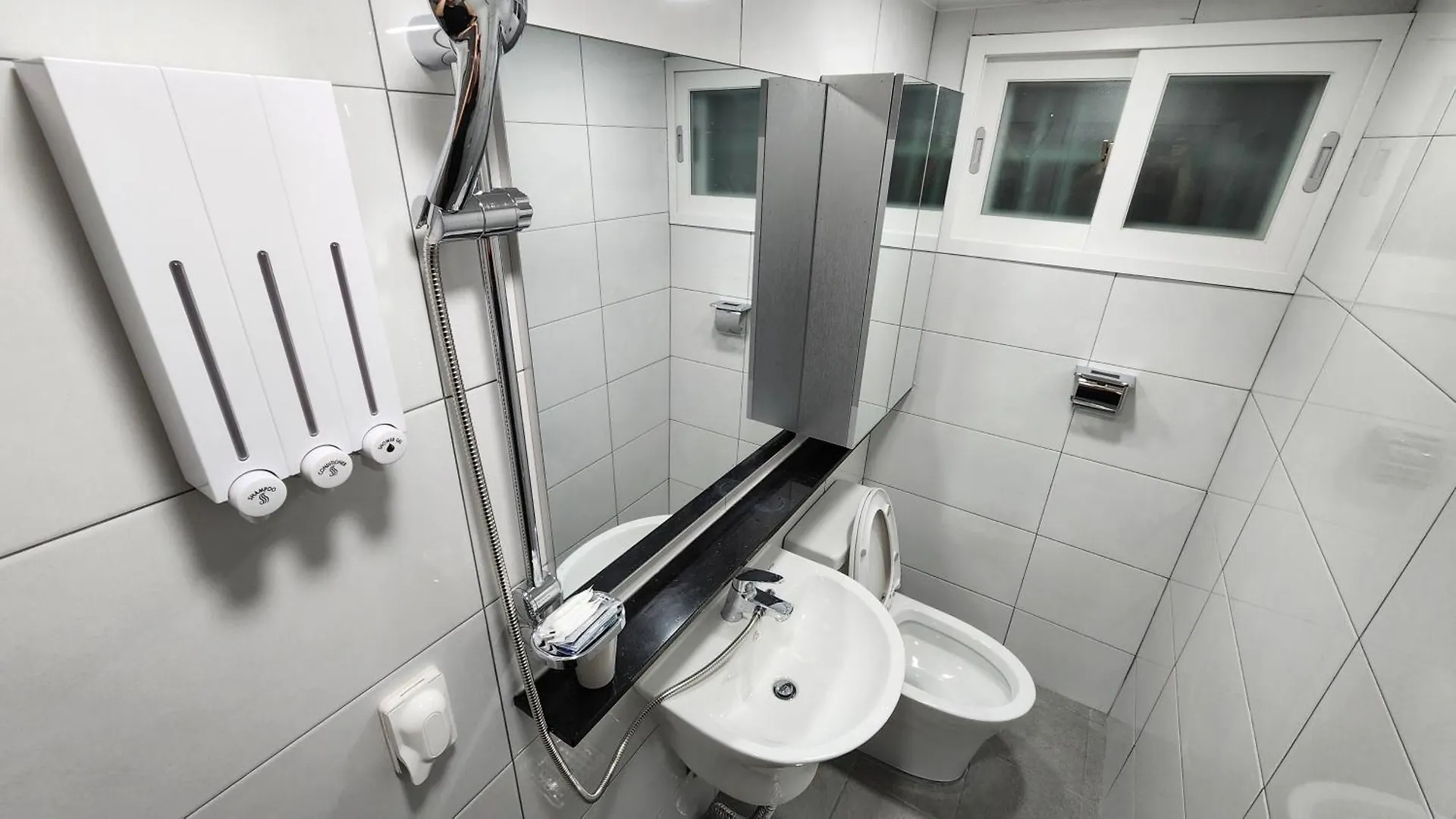 Villa Middle Option Two-Room, Exclusive Use, Public Transportation 4 Minutes Away Seoul